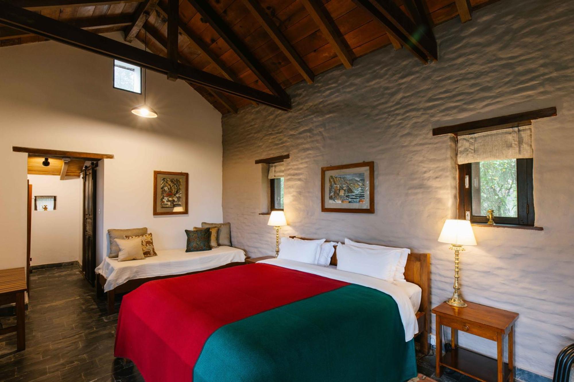 Tiger Mountain Pokhara Lodge Екстер'єр фото